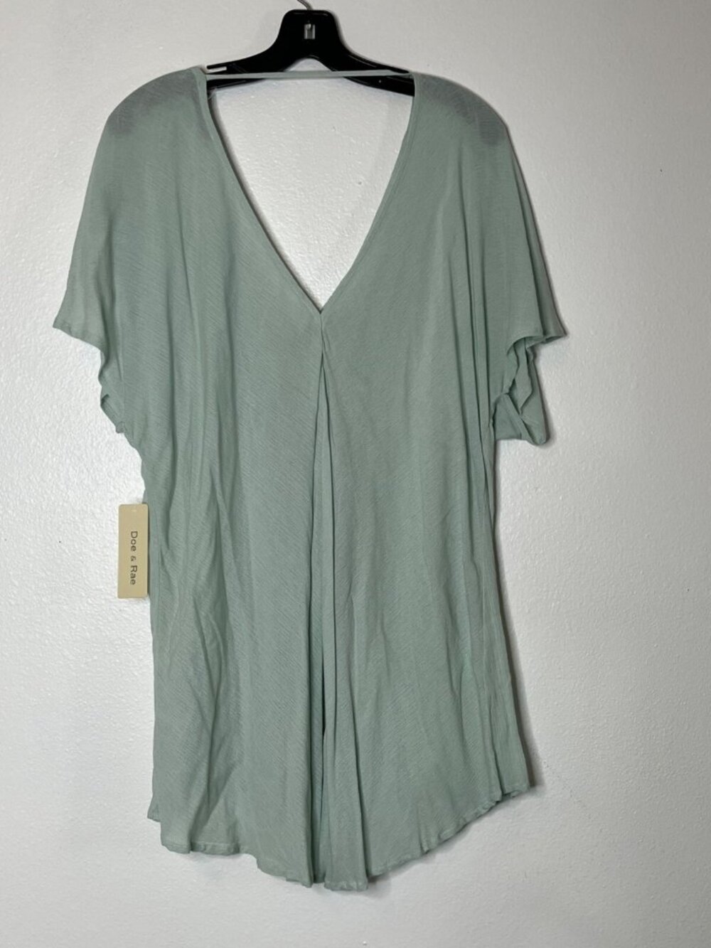Doe & Rae Sage Green V-Neck Pleated Front Textured Short Sleeve Top Womens M - Picture 3 of 3